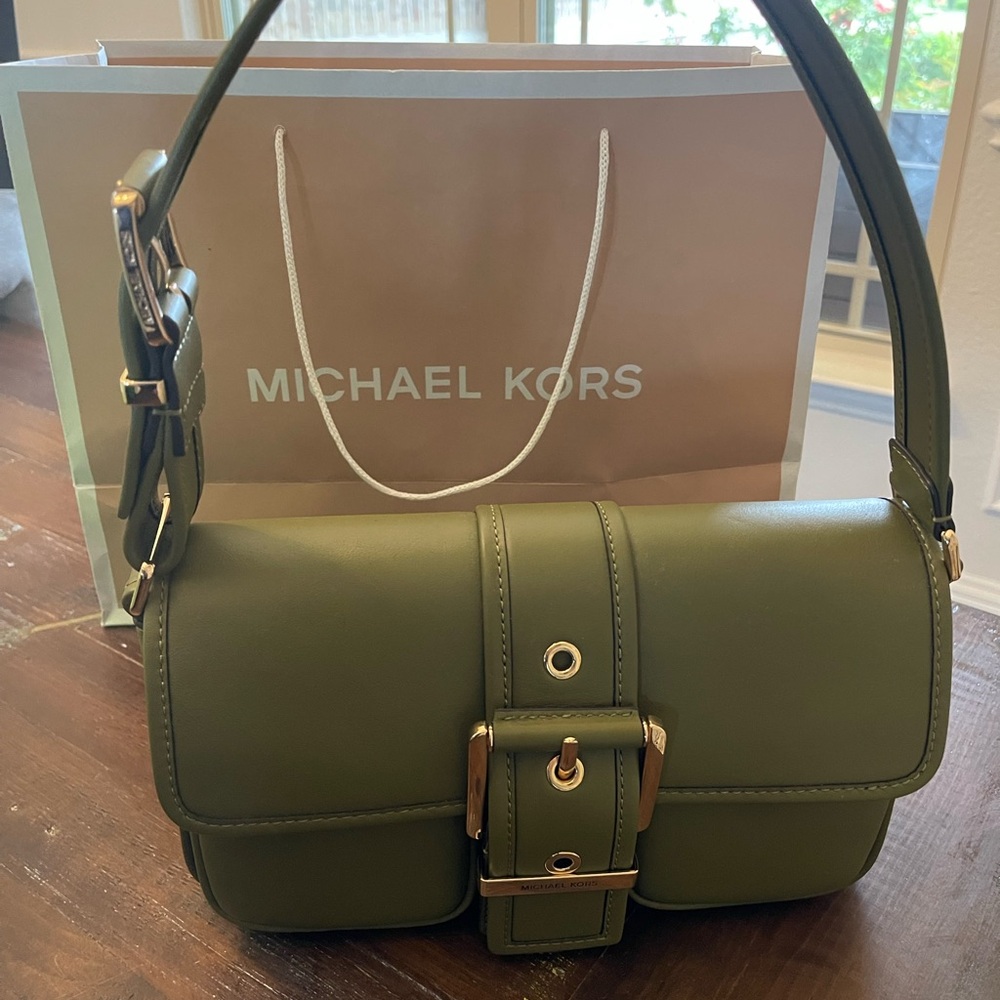 Gorgeous New w/ tags Michael Kors Colby Medium Shoulder Bag in Safari Green